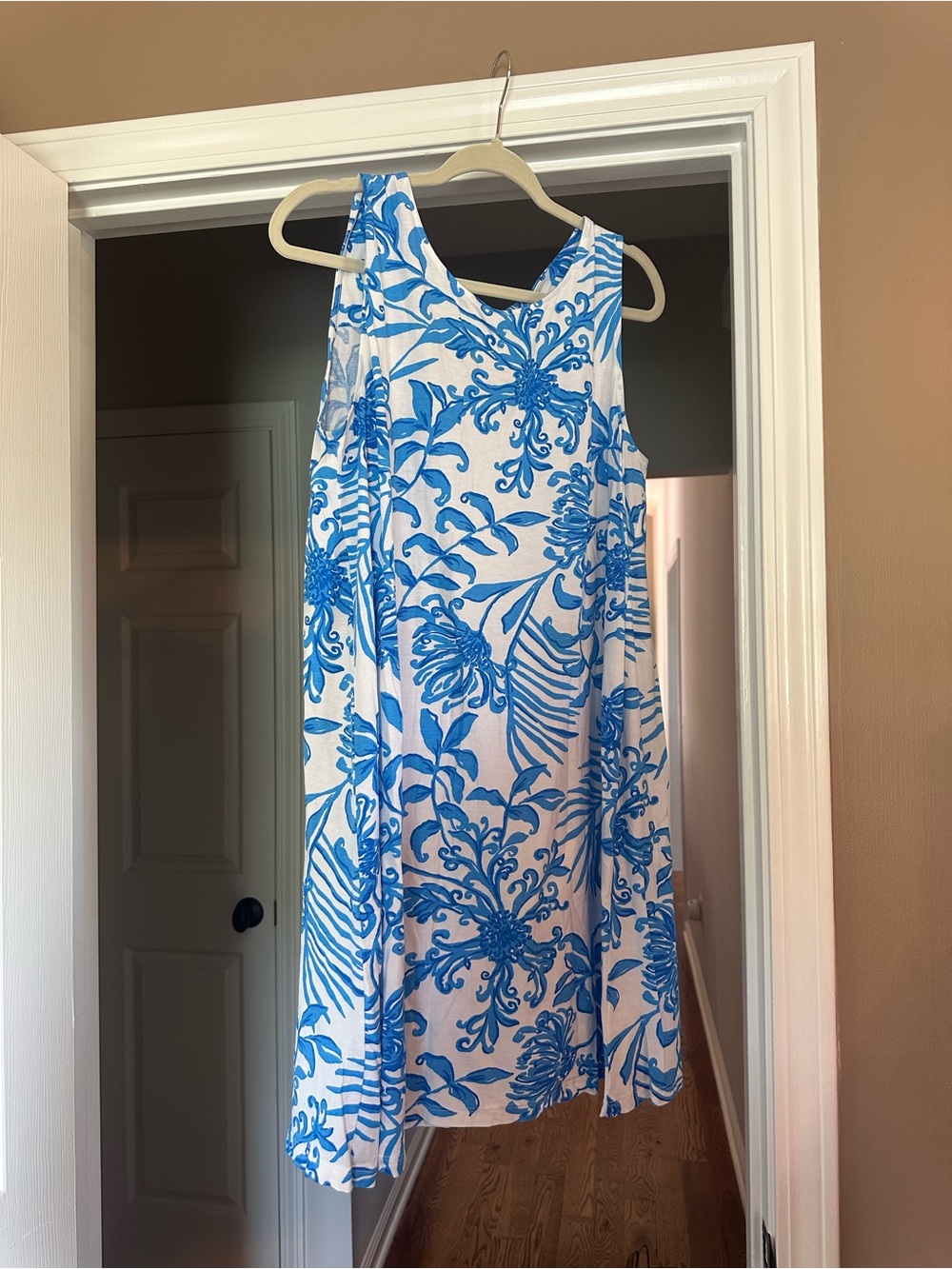 Lilly Pulitzer Blue and White Floral Sleeveless Shift Dress